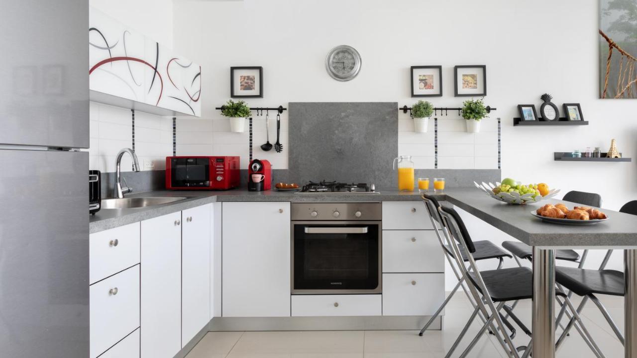Stylish 1Br Flat For 4 Ppl In Allenby By Holyguest Тель-Авив Экстерьер фото