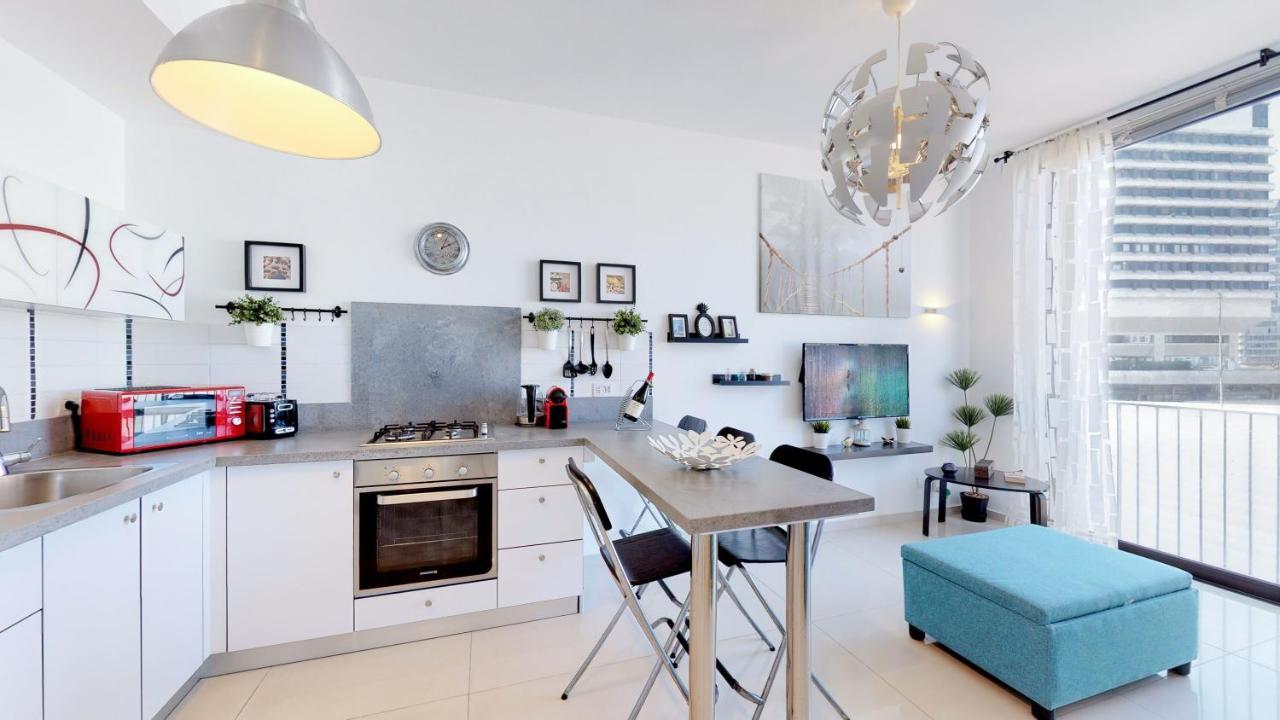 Stylish 1Br Flat For 4 Ppl In Allenby By Holyguest Тель-Авив Экстерьер фото