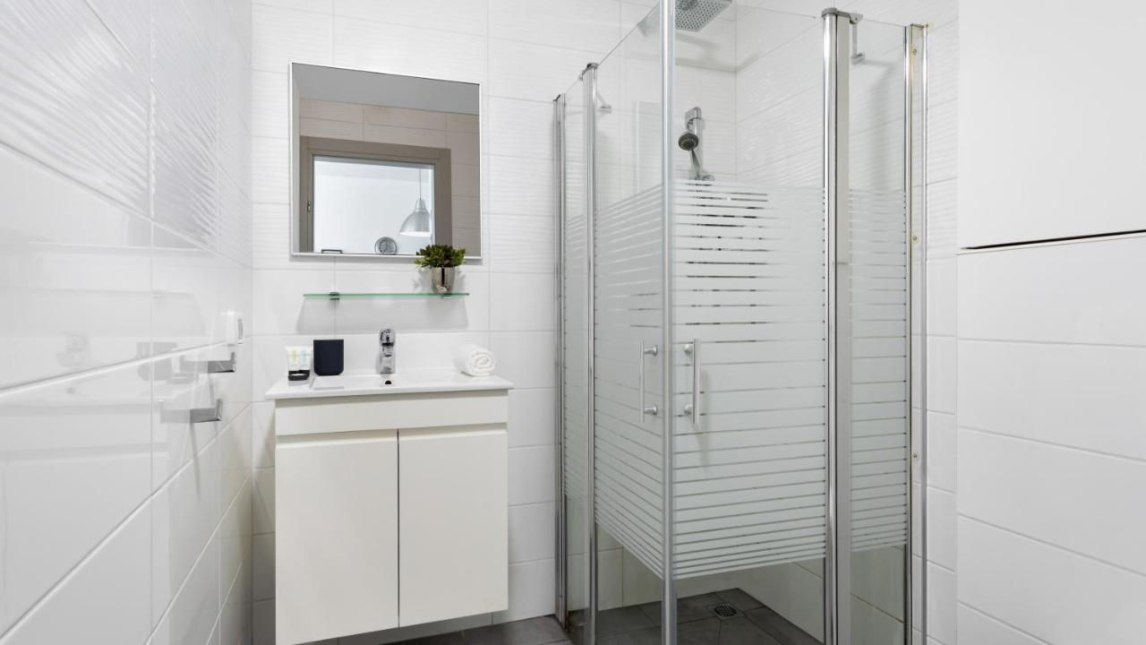 Stylish 1Br Flat For 4 Ppl In Allenby By Holyguest Тель-Авив Экстерьер фото